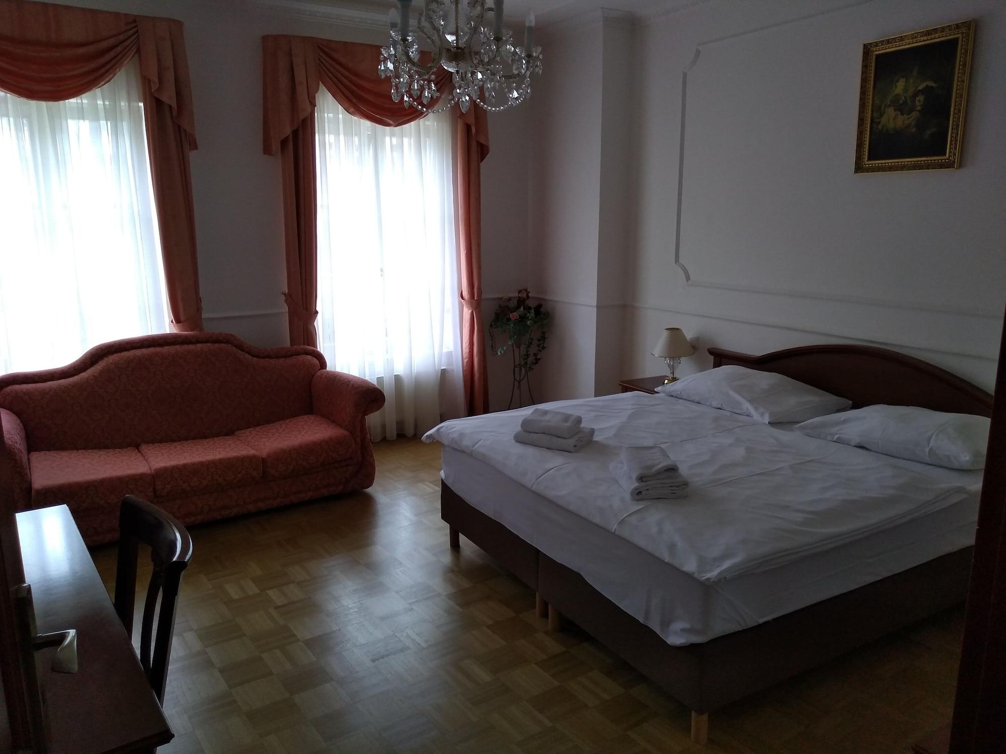 Hotel Renesance Krasna Kralovna Κάρλοβι Βάρι Εξωτερικό φωτογραφία